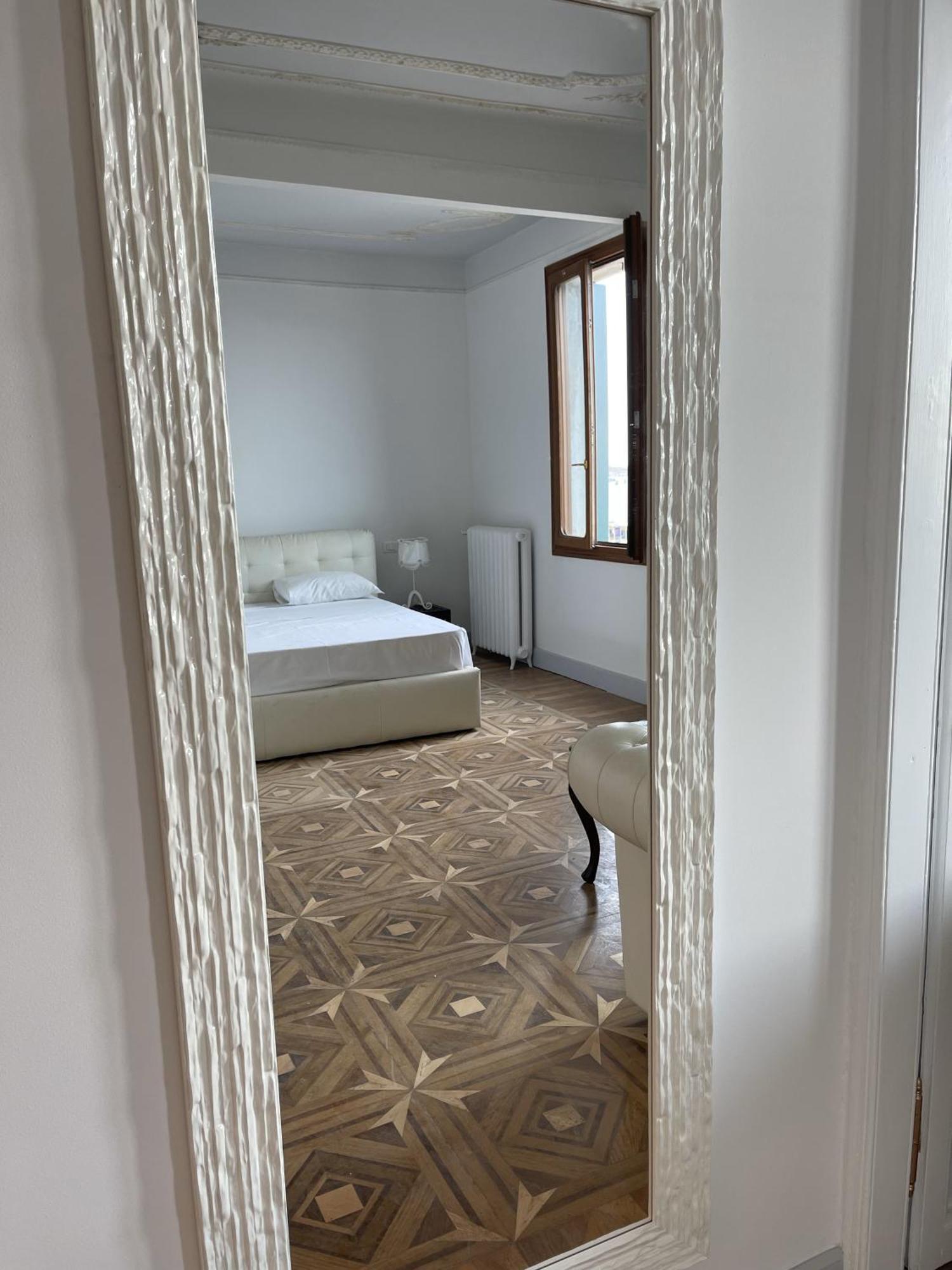The B Collection - San Marco Riva Schiavoni Apartment Венеция Екстериор снимка