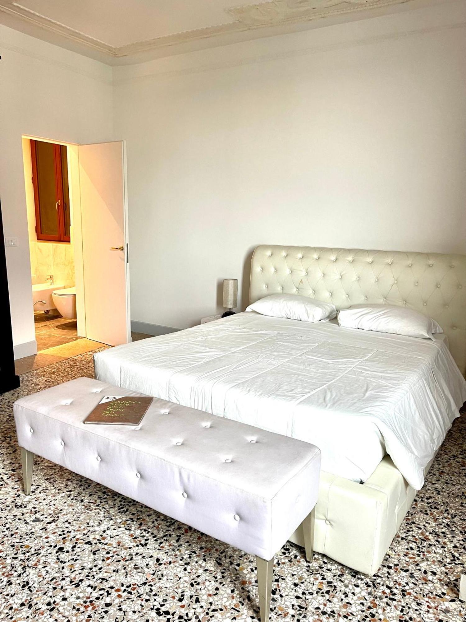 The B Collection - San Marco Riva Schiavoni Apartment Венеция Екстериор снимка